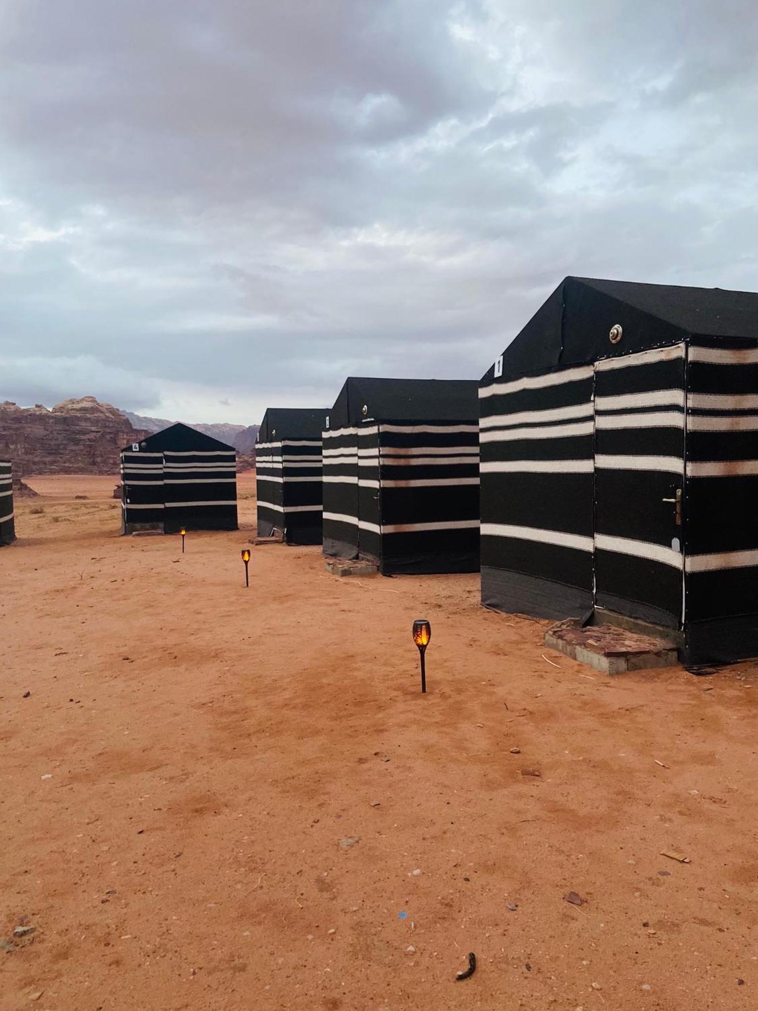 Wadi Rum Bedouin Heart Camp מראה חיצוני תמונה